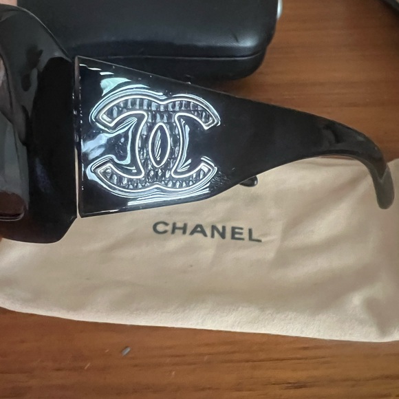 Chanel sunglasses,authentic. - Picture 7 of 8